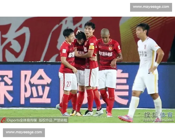 恒大对阵申鑫激战中超赛场强弱碰撞引爆焦点之夜悬念迭起球迷瞩目 恒大对阵申鑫激战中超赛场强弱碰撞引爆焦点之夜悬念迭起球迷瞩目